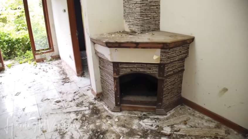 10 Potret Rumah Mendiang Alda Risma yang 15 Tahun Terbengkalai, Penuh Barang Mewah!