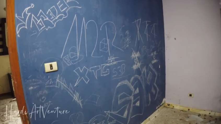 10 Potret Rumah Mendiang Alda Risma yang 15 Tahun Terbengkalai, Penuh Barang Mewah!