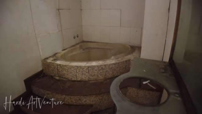 10 Potret Rumah Mendiang Alda Risma yang 15 Tahun Terbengkalai, Penuh Barang Mewah!