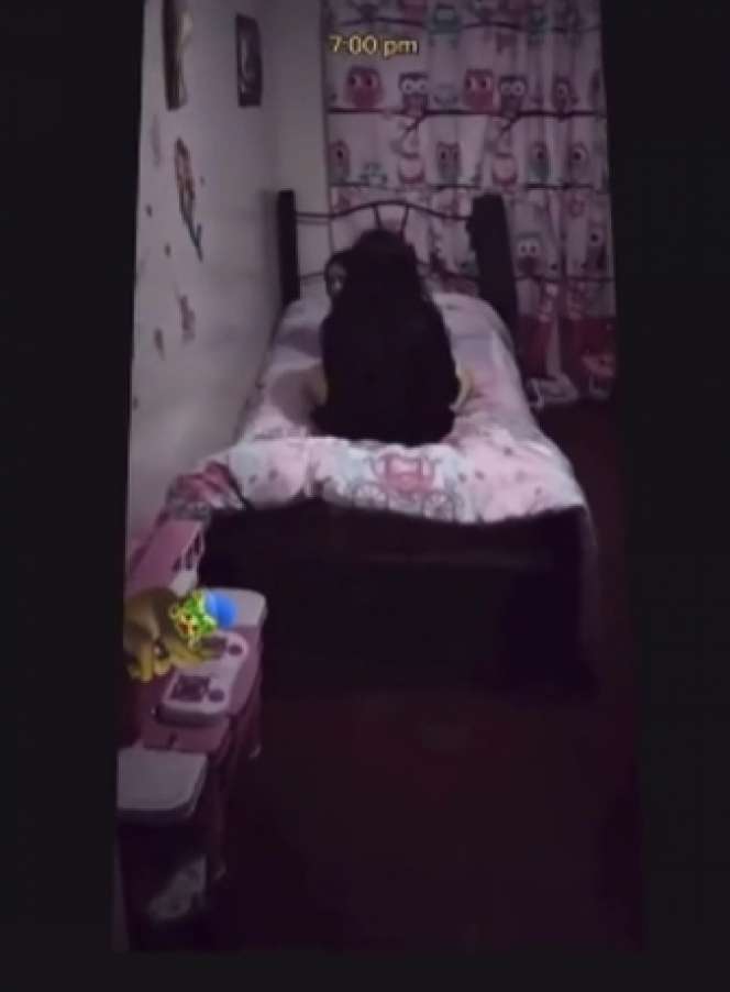 8 Potret Penampakan Anak Kecil Berwajah Seram yang Viral, Hilang Saat Didekati