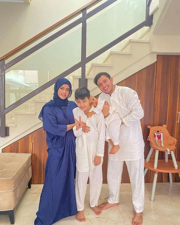 7 Potret Terbaru Arsen Anak Rifky Balweel dan Risty Tagor, Paras Tampannya Kalahkan Sang Ayah!