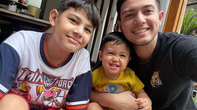 7 Potret Terbaru Arsen Anak Rifky Balweel dan Risty Tagor, Paras Tampannya Kalahkan Sang Ayah!