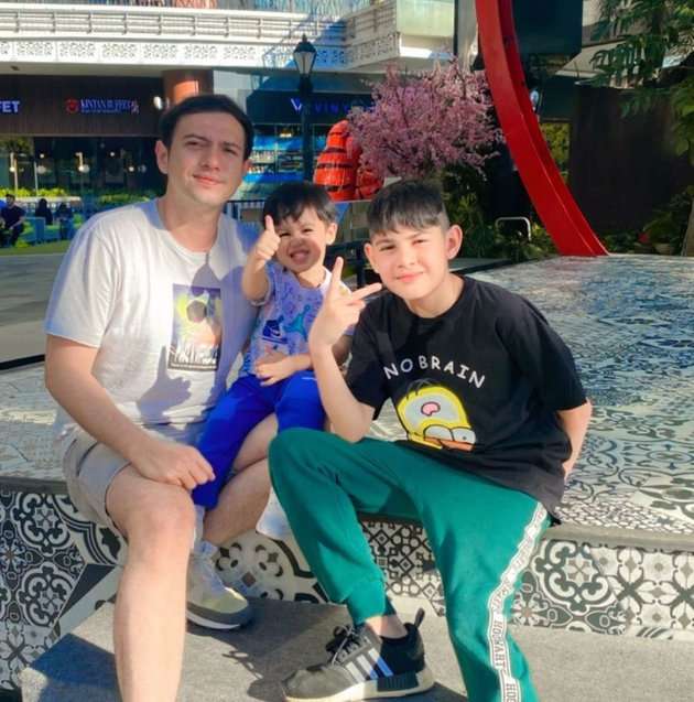 7 Potret Terbaru Arsen Anak Rifky Balweel dan Risty Tagor, Paras Tampannya Kalahkan Sang Ayah!