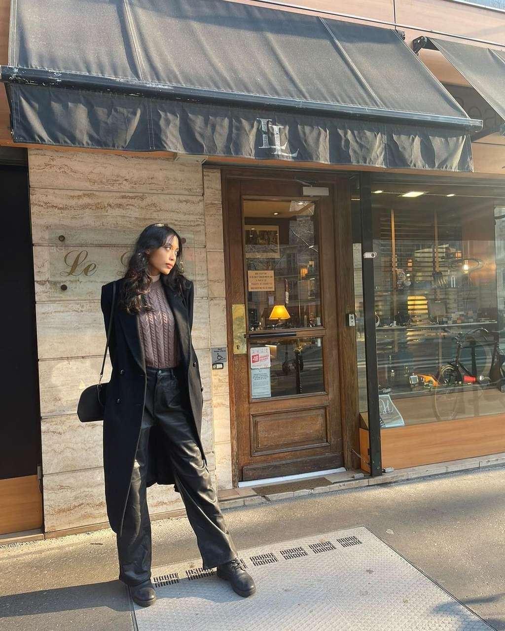 10 Potret Nafa Salvana Model Karawang yang Viral, Dari Warung Pecel Lele ke Milan Fashion Week