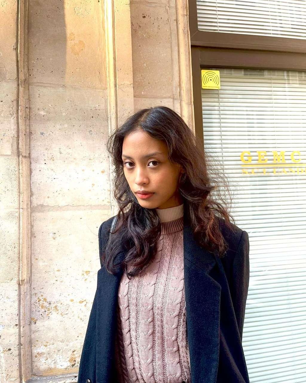 10 Potret Nafa Salvana Model Karawang yang Viral, Dari Warung Pecel Lele ke Milan Fashion Week