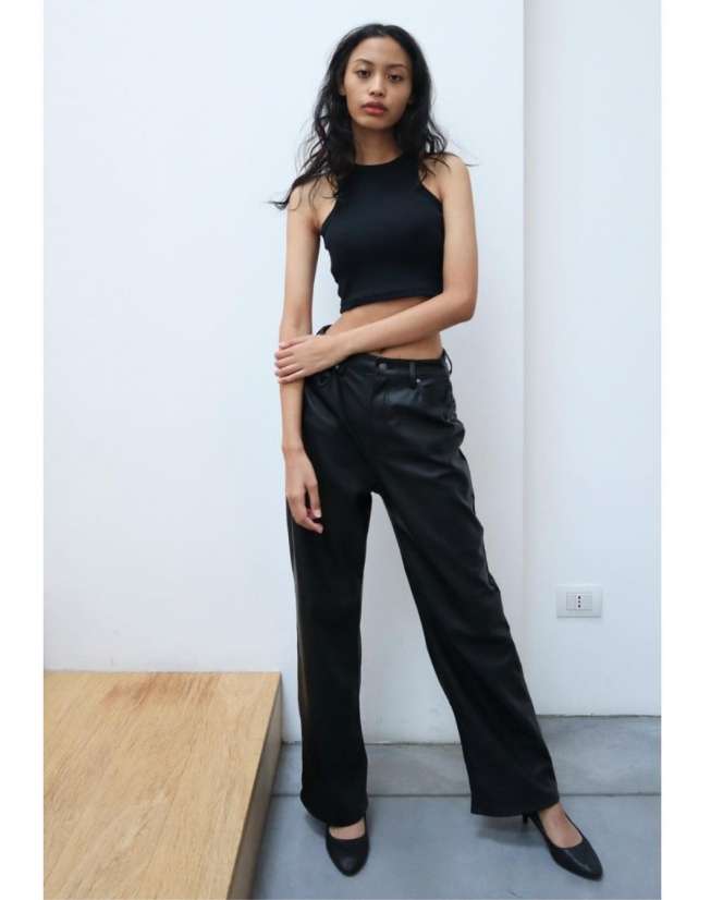 10 Potret Nafa Salvana Model Karawang yang Viral, Dari Warung Pecel Lele ke Milan Fashion Week