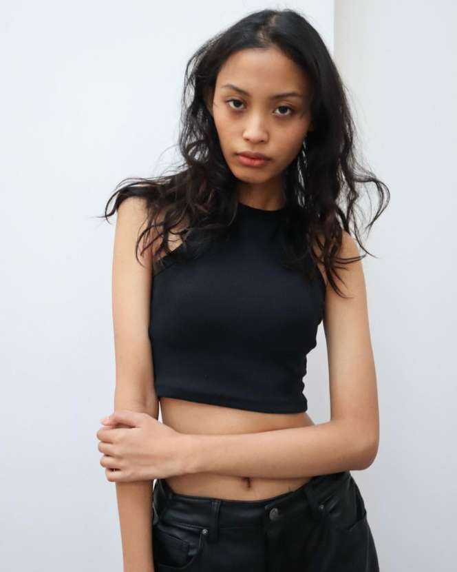 10 Potret Nafa Salvana Model Karawang yang Viral, Dari Warung Pecel Lele ke Milan Fashion Week