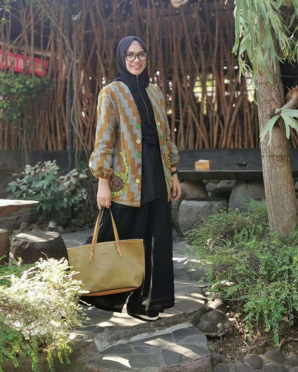 7 Potret Ghea Mantan Istri Ifan Seventeen yang Jarang Tersorot, Dokter yang Punya Banyak Bisnis!