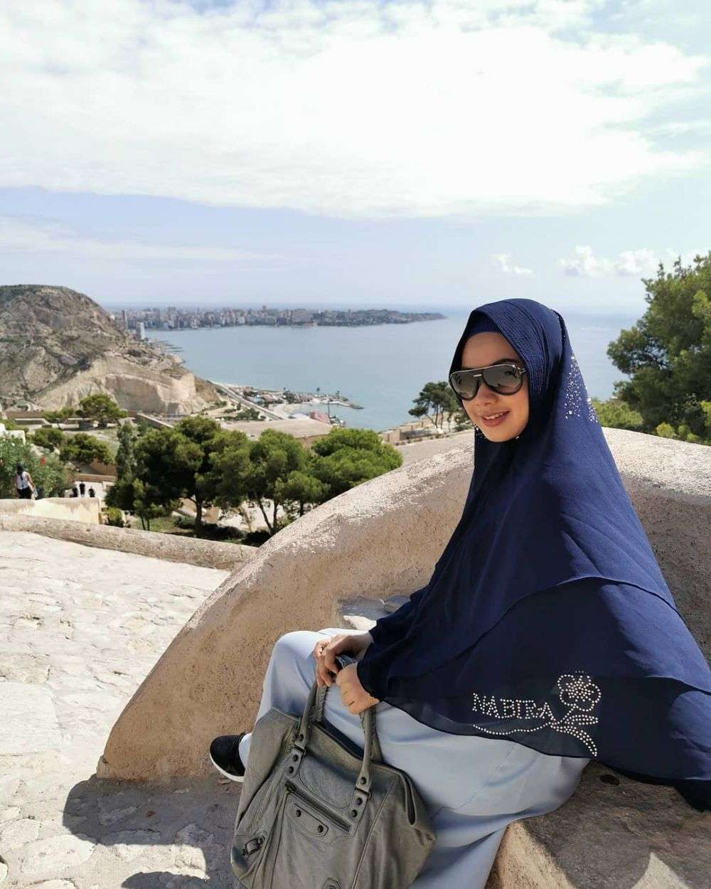 7 Potret Ghea Mantan Istri Ifan Seventeen yang Jarang Tersorot, Dokter yang Punya Banyak Bisnis!