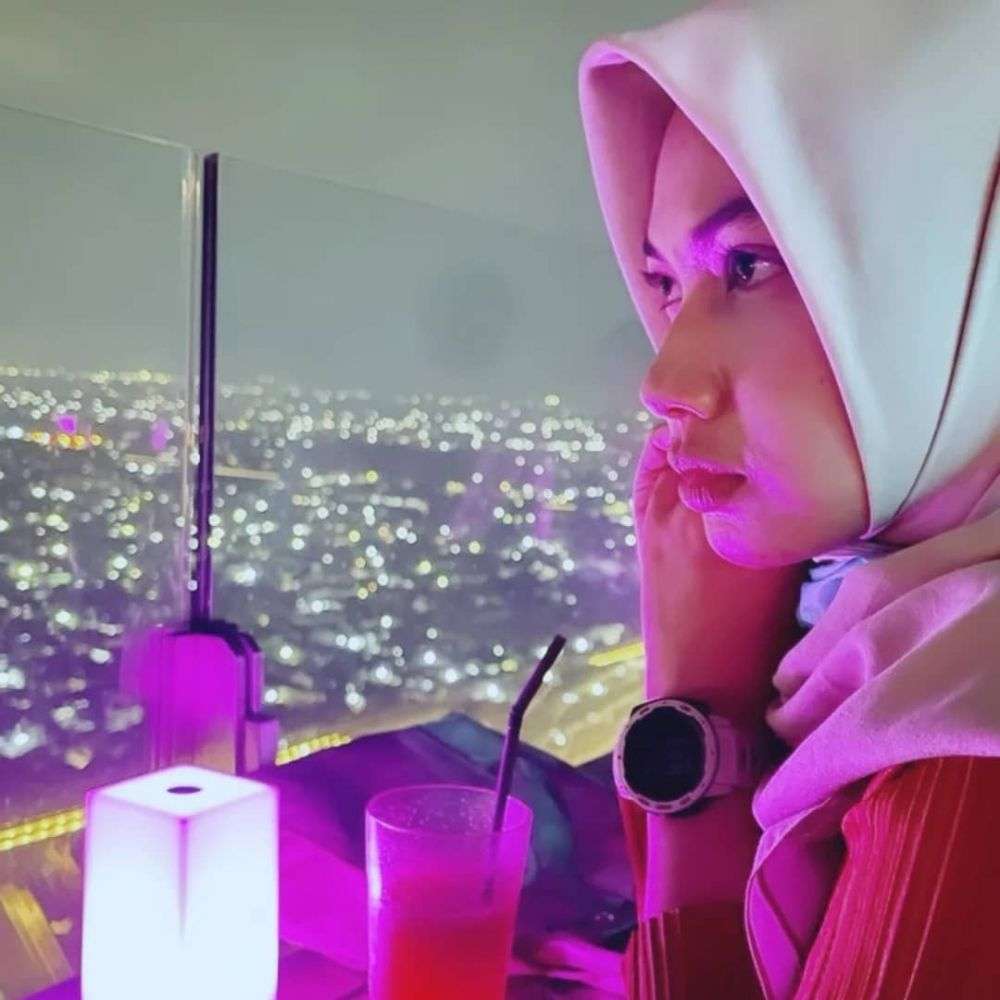 7 Potret Ghea Mantan Istri Ifan Seventeen yang Jarang Tersorot, Dokter yang Punya Banyak Bisnis!