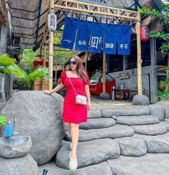 10 Potret Maharani Kemala yang Kerap Dihujat Punya Badan Berisi, Pilih Cuek dan Tetap Modis!