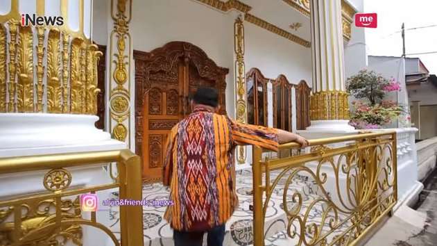 10 Potret Rumah Mamah Dedeh yang Bernuansa Emas, Isi Lemarinya Bikin Salfok!