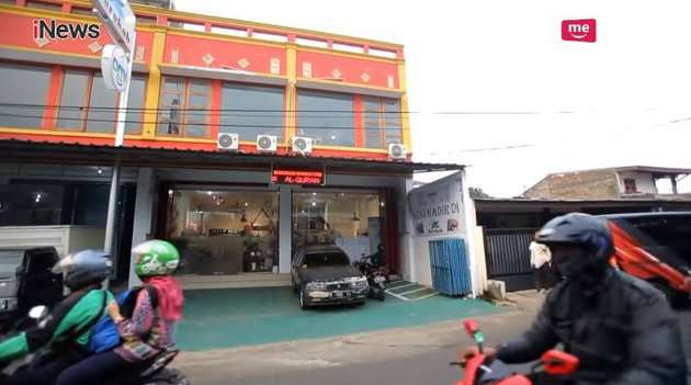 10 Potret Rumah Mamah Dedeh yang Bernuansa Emas, Isi Lemarinya Bikin Salfok!