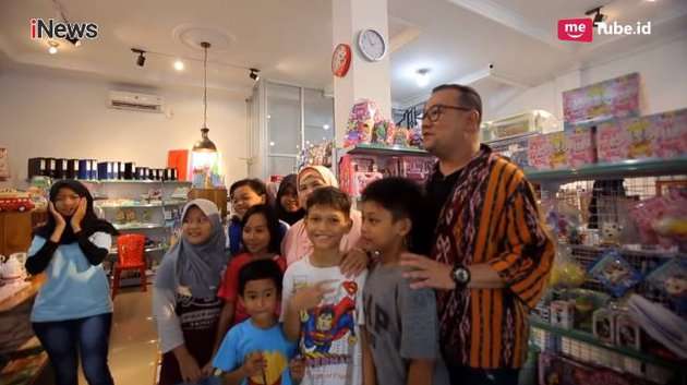 10 Potret Rumah Mamah Dedeh yang Bernuansa Emas, Isi Lemarinya Bikin Salfok!