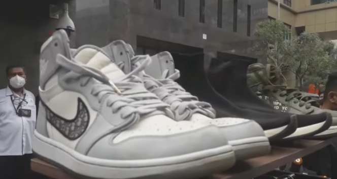 Penampakan Baju, Sepatu dan Tas Mewah sampai Gepokan Uang Doni Salmanan