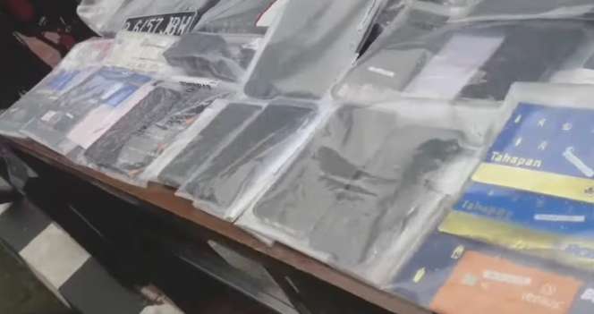 Penampakan Baju, Sepatu dan Tas Mewah sampai Gepokan Uang Doni Salmanan