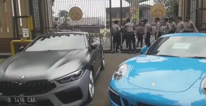 Penampakan Baju, Sepatu dan Tas Mewah sampai Gepokan Uang Doni Salmanan