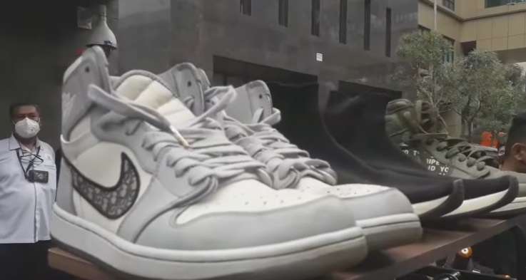 Penampakan Baju, Sepatu dan Tas Mewah sampai Gepokan Uang Doni Salmanan