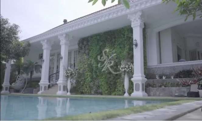 10 Potret Rumah Syahrini di Bogor, The Real Princess Tinggal di Istana, Penuh Kemewahan!