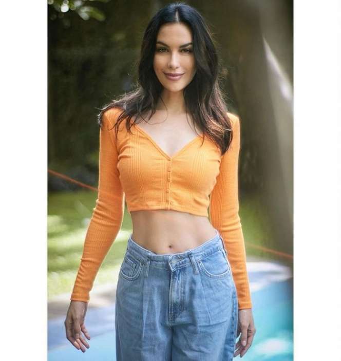 7 Potret Sophia Latjuba di Usia 52 Tahun, Body Langsingnya Curi Perhatian!