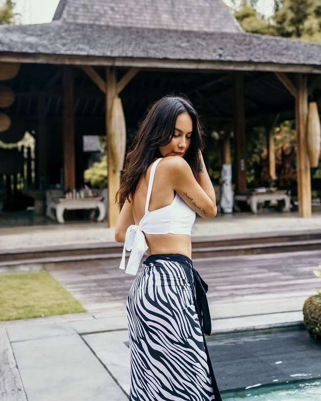 7 Potret Sophia Latjuba di Usia 52 Tahun, Body Langsingnya Curi Perhatian!