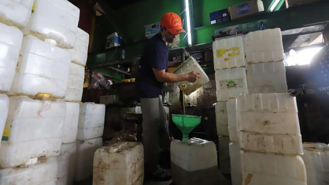 FOTO: Harga Aturan Baru Minyak Goreng Curah Resmi Diterapkan Pemerintah, Segini Harganya