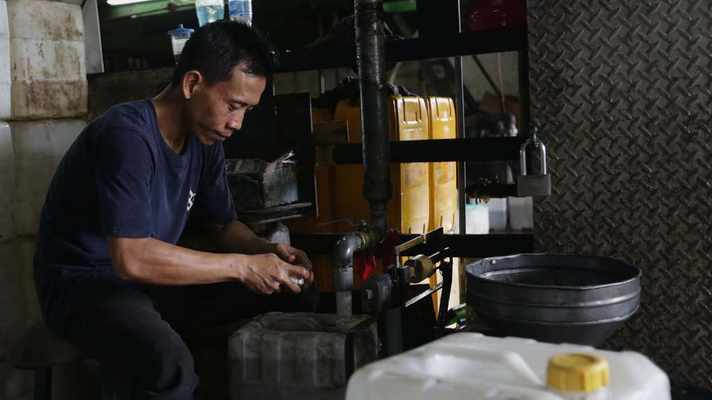 FOTO: Harga Aturan Baru Minyak Goreng Curah Resmi Diterapkan Pemerintah, Segini Harganya