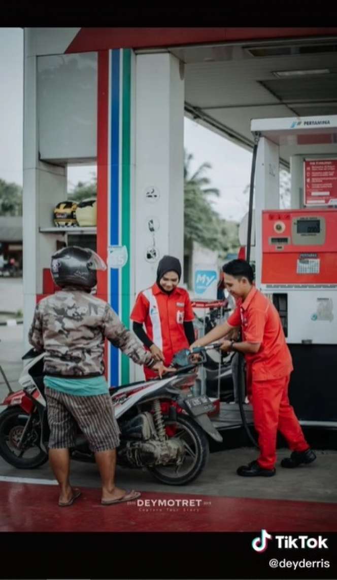 9 Potret Pasangan Prewedding di SPBU, Langsung Dikomen Erick Thohir!