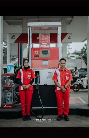 9 Potret Pasangan Prewedding di SPBU, Langsung Dikomen Erick Thohir!