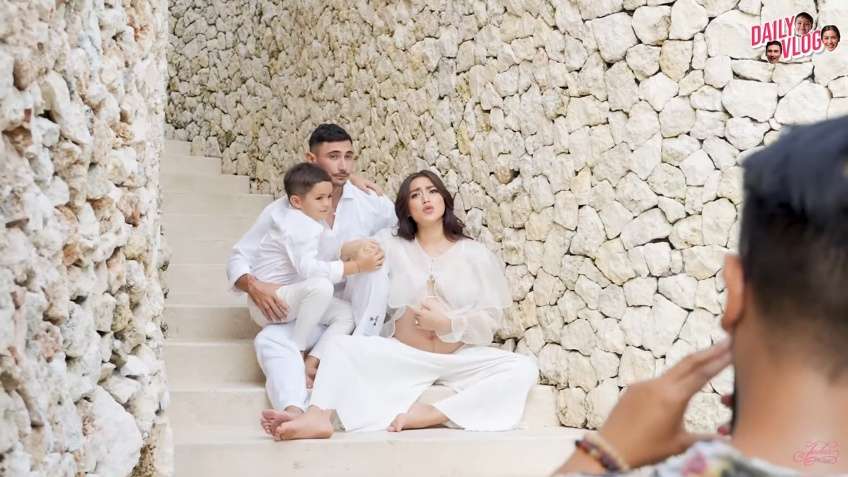 10 Potret Maternity Shoot Jessica Iskandar, Dandan Ala Penyanyi Beyonce, Hot Banget!