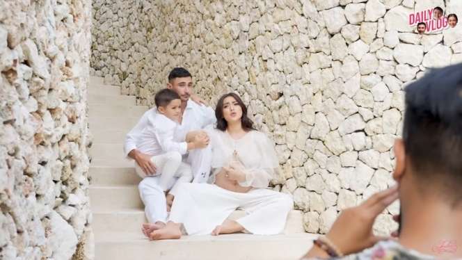 10 Potret Maternity Shoot Jessica Iskandar, Dandan Ala Penyanyi Beyonce, Hot Banget!