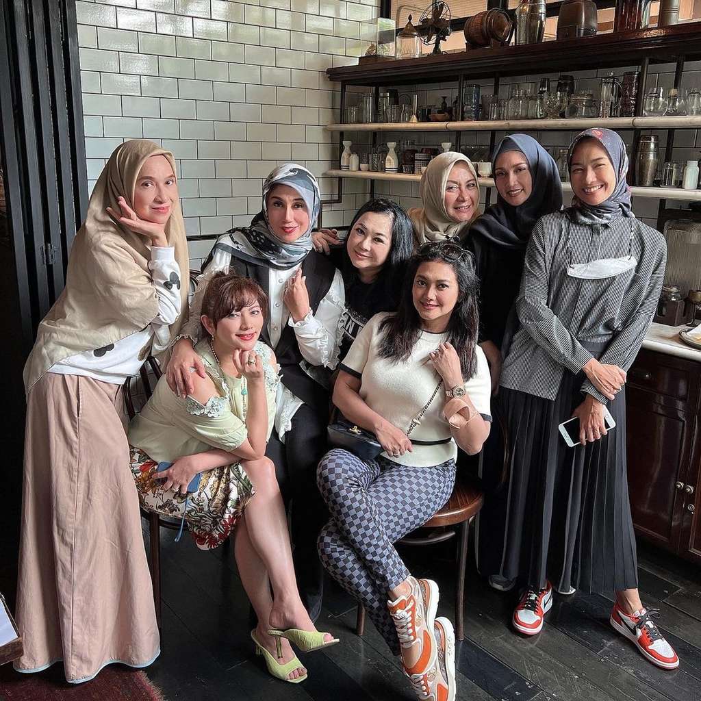 10 Potret Geng Arisan Artis 90-an, Ada yang Jadi Istri Kedua Hingga Jomblo di Usia 56 Tahun