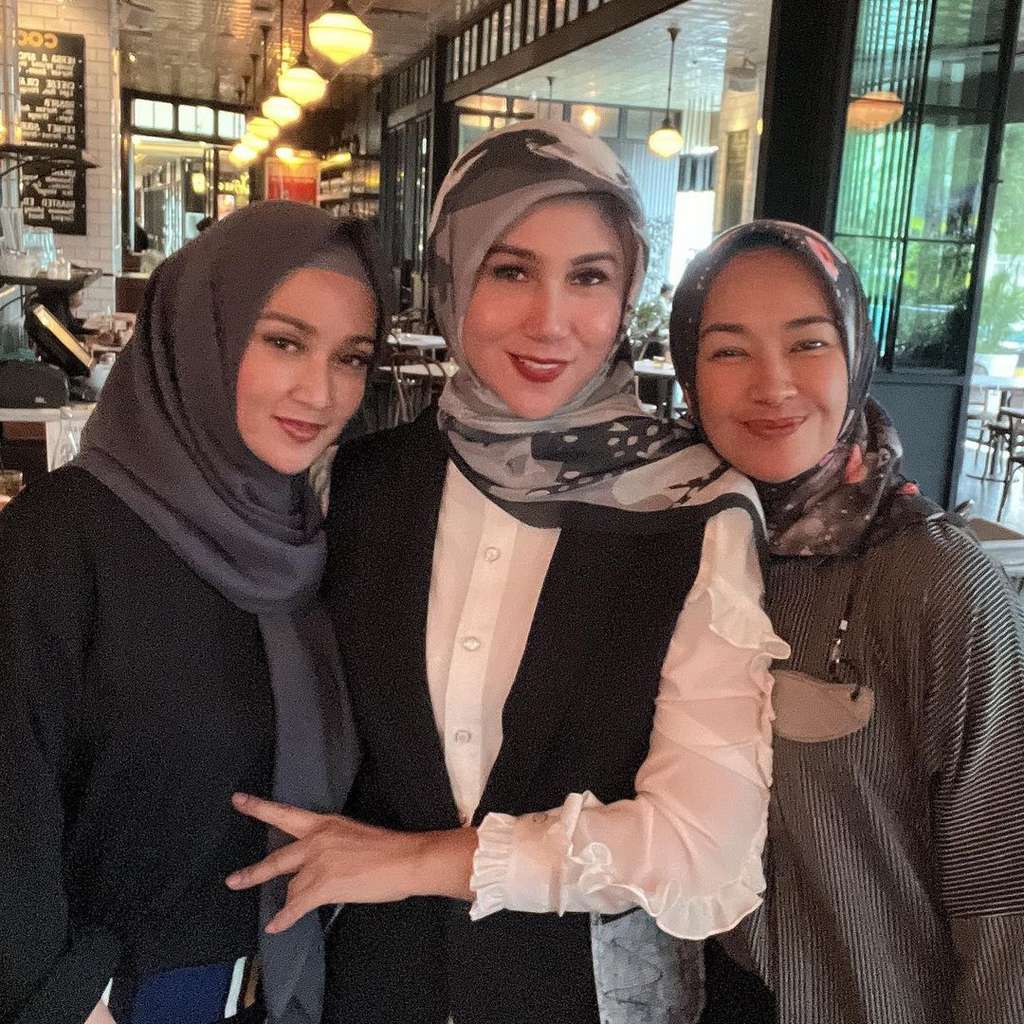 10 Potret Geng Arisan Artis 90-an, Ada yang Jadi Istri Kedua Hingga Jomblo di Usia 56 Tahun