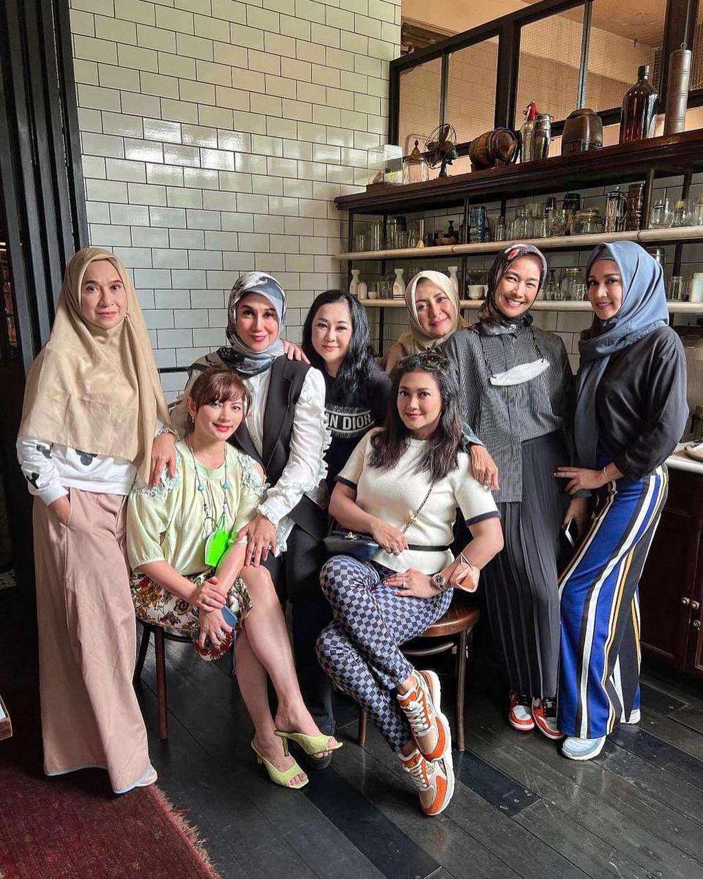 10 Potret Geng Arisan Artis 90-an, Ada yang Jadi Istri Kedua Hingga Jomblo di Usia 56 Tahun