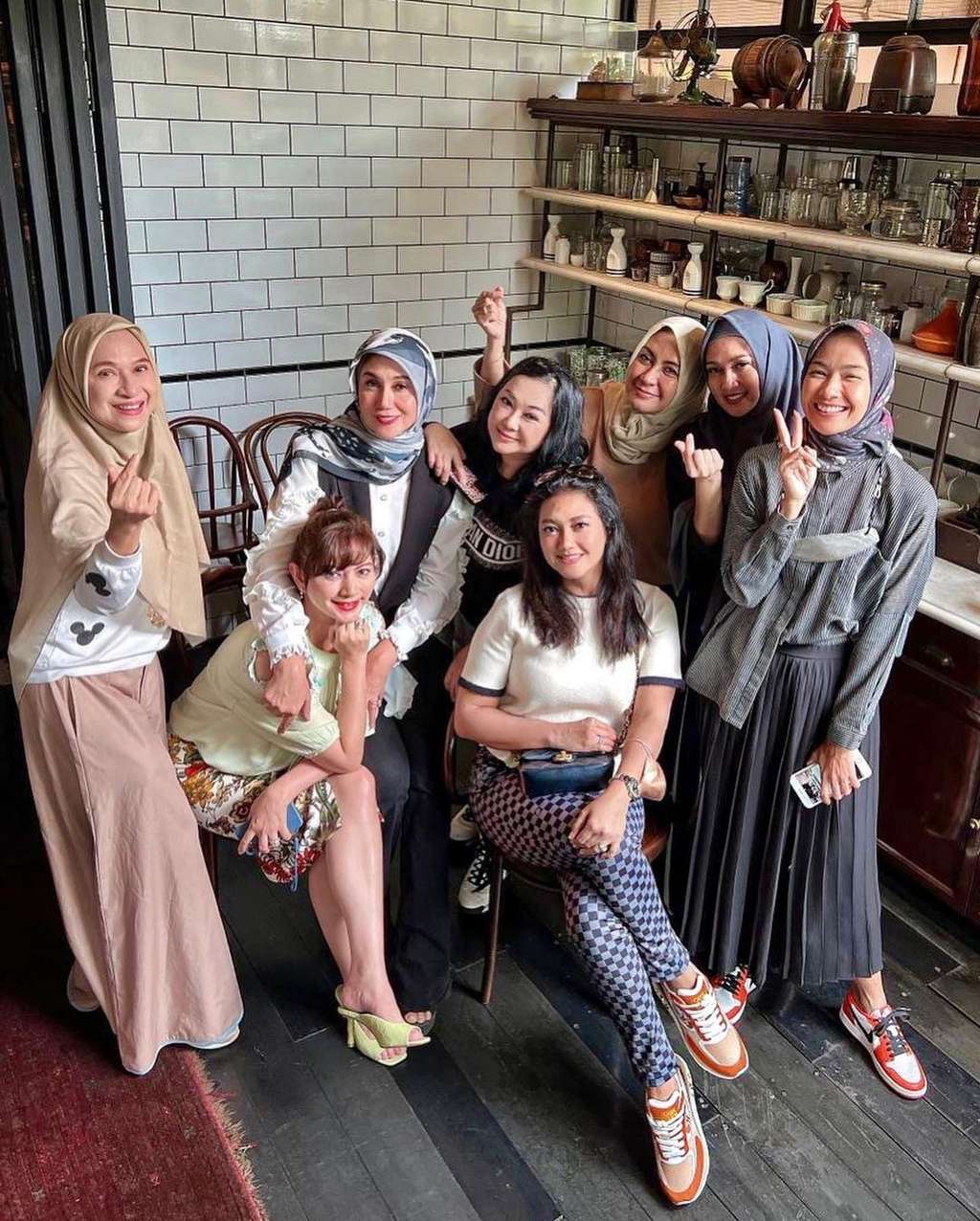 10 Potret Geng Arisan Artis 90-an, Ada yang Jadi Istri Kedua Hingga Jomblo di Usia 56 Tahun