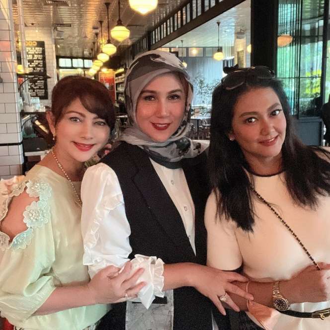 10 Potret Geng Arisan Artis 90-an, Ada yang Jadi Istri Kedua Hingga Jomblo di Usia 56 Tahun