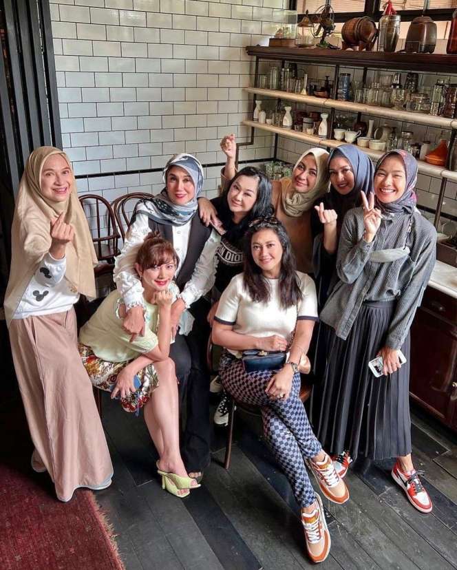 10 Potret Geng Arisan Artis 90-an, Ada yang Jadi Istri Kedua Hingga Jomblo di Usia 56 Tahun