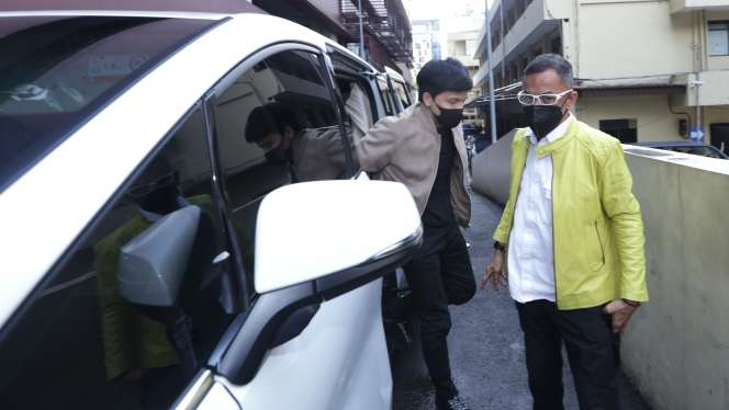 FOTO: Bawa Tas Dior Doni Salmanan, Atta Halilintar Penuhi Panggilan Polisi