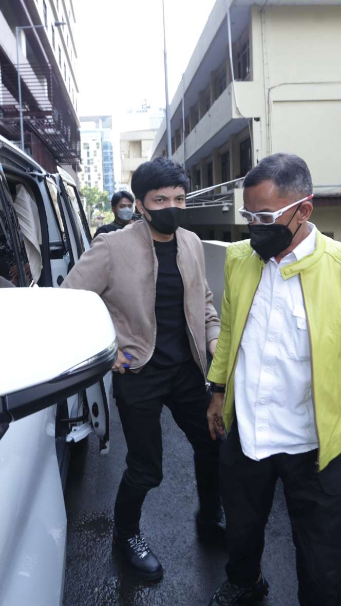 FOTO: Bawa Tas Dior Doni Salmanan, Atta Halilintar Penuhi Panggilan Polisi