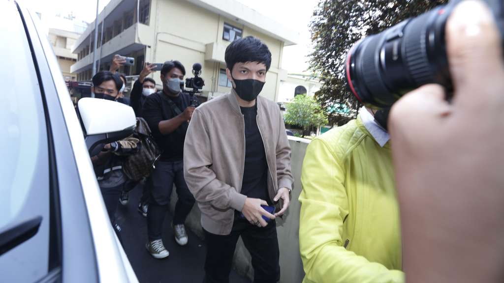 FOTO: Bawa Tas Dior Doni Salmanan, Atta Halilintar Penuhi Panggilan Polisi