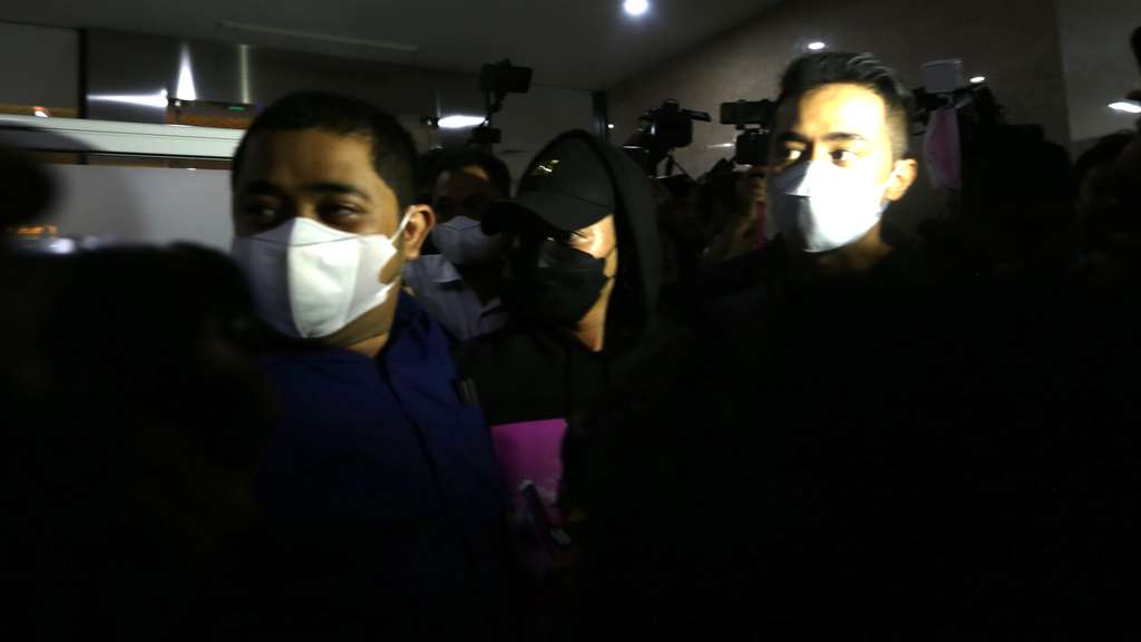 FOTO: Dapet Donasi 1 M dari Doni Salmanan, Reza Arap Dicecar Puluhan Pertanyaan oleh Penyidik