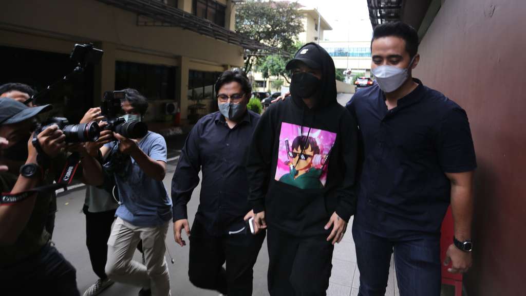 FOTO: Dapet Donasi 1 M dari Doni Salmanan, Reza Arap Dicecar Puluhan Pertanyaan oleh Penyidik
