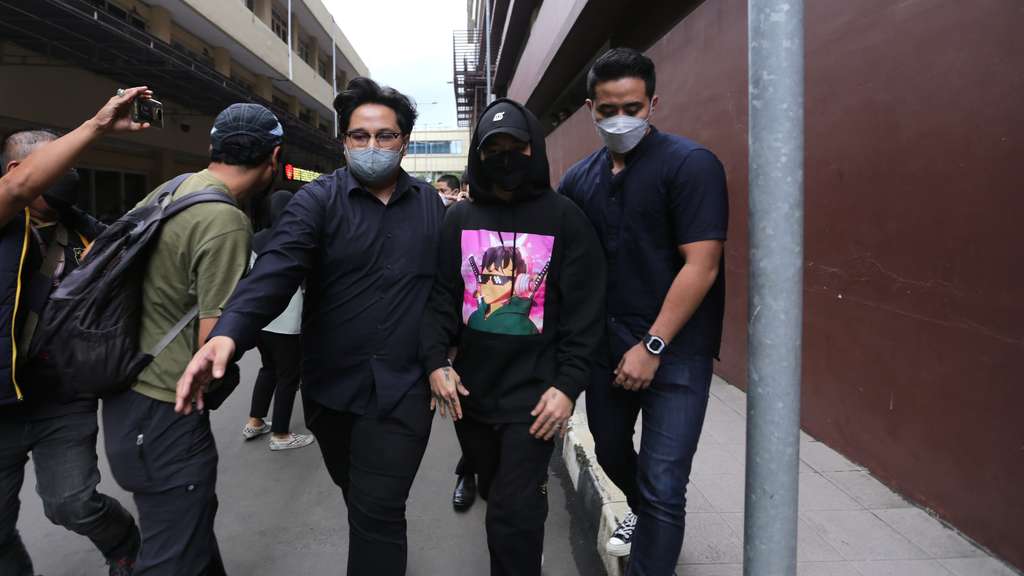 FOTO: Dapet Donasi 1 M dari Doni Salmanan, Reza Arap Dicecar Puluhan Pertanyaan oleh Penyidik