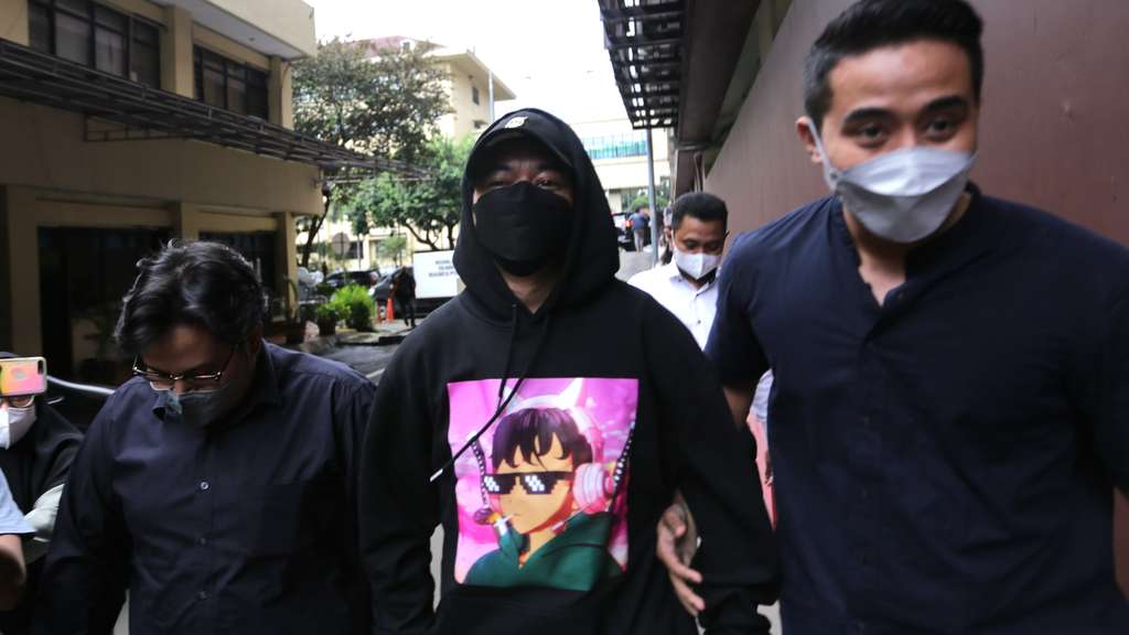 FOTO: Dapet Donasi 1 M dari Doni Salmanan, Reza Arap Dicecar Puluhan Pertanyaan oleh Penyidik
