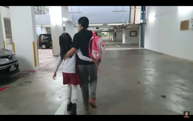 8 Potret Terbaru Anak Denada Mulai Bersekolah, Dulu Botak Karena Kemoterapi Kini Rambutnya Jadi Sorotan!