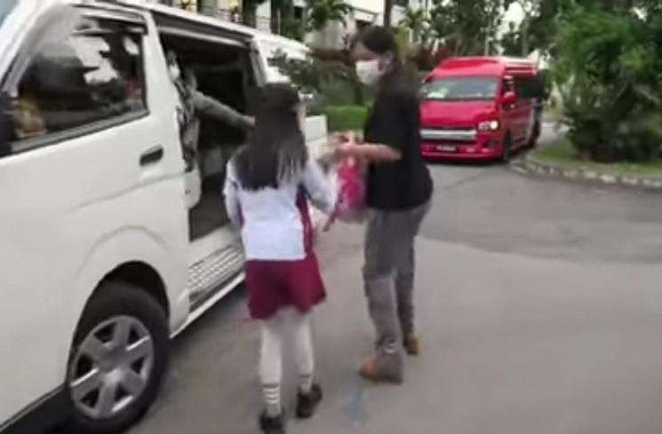 8 Potret Terbaru Anak Denada Mulai Bersekolah, Dulu Botak Karena Kemoterapi Kini Rambutnya Jadi Sorotan!