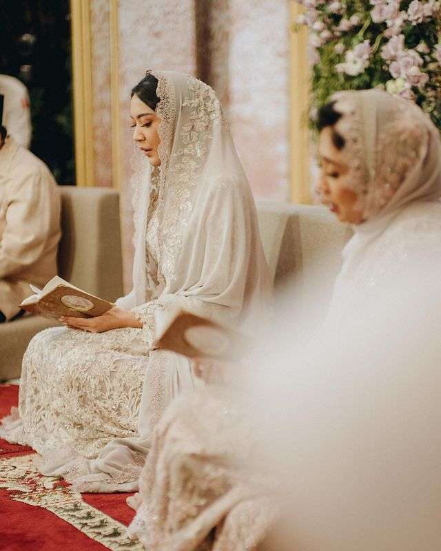 9 Momen Pengajian Putri Tanjung Jelang Pernikahan, Haru Banget!