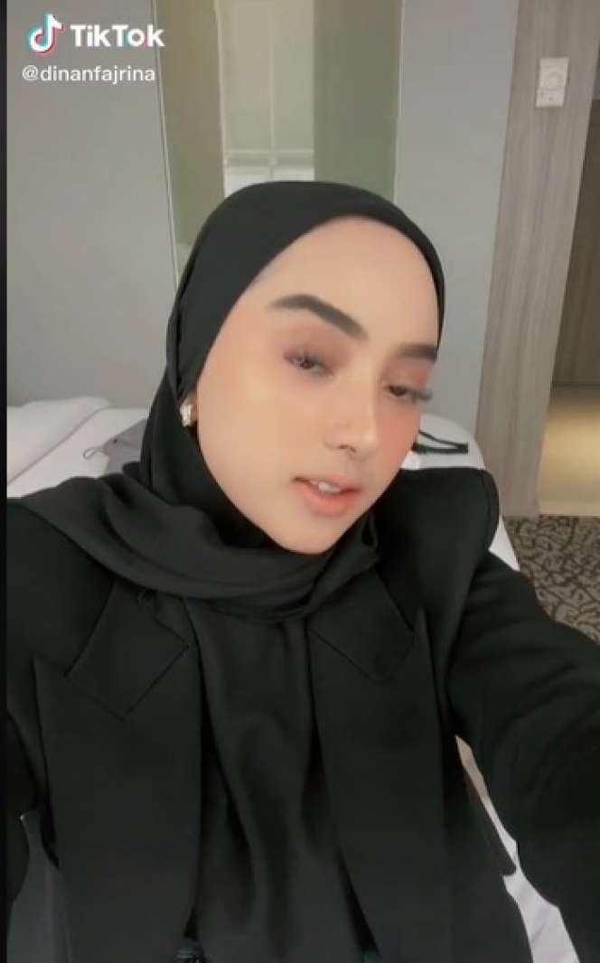 7 Gaya Dinan Fajrina Istri Doni Salmanan Main TikTok, Aksinya Tuai Hujatan!
