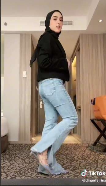 7 Gaya Dinan Fajrina Istri Doni Salmanan Main TikTok, Aksinya Tuai Hujatan!