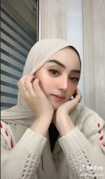 7 Gaya Dinan Fajrina Istri Doni Salmanan Main TikTok, Aksinya Tuai Hujatan!